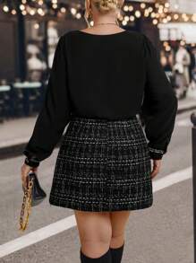 SHEIN Clasi Top con ribete en contraste y falda de tweed a cuadros - Blanco y Negro - Ver 3