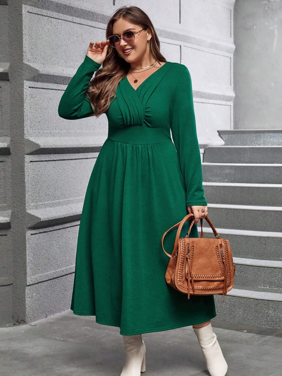 SHEIN Clasi Váy cổ chữ V màu trơn cỡ lớn cho mùa thu - Màu xanh lá cây đậm - Xem 1