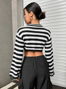 SHEIN EZwear 有條紋的短款破洞毛衣 - 黑與白 - 查看 2