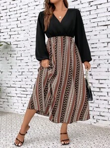 SHEIN LUNE Hơn In hoa Ditsy Surplice cổ Tay áo lồng đèn Đầm - Nhiều màu - Xem 4