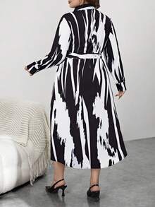 SHEIN Privé 時尚印花大碼連衣裙 - 黑色 - 查看 2