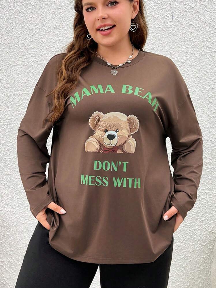 SHEIN EZwear Talla grande Camiseta de hombros caídos con estampado de oso y slogan - Café integral - Añade 7