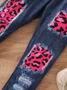 SHEIN Bộ trang phục áo tay lỡ họa tiết da báo và áo phông in chữ cho bé gái kèm quần denim - Màu Hồng Tươi - Xem 4