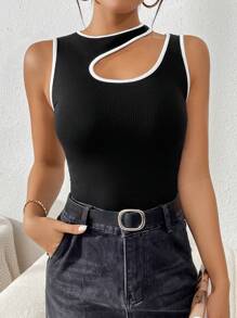 SHEIN Essnce 女款修身無袖上衣,不對稱撞色收邊領口 - 黑與白 - 查看 6