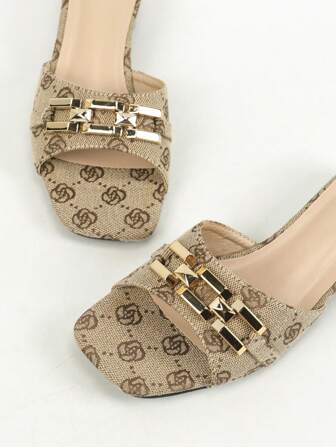 女士时尚高跟凉鞋，小粗跟漆面一脚蹬凉鞋，方头拼色印花休闲沙滩凉鞋，适合工作和通勤