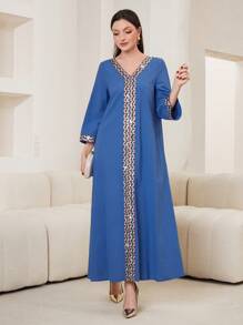 Al Najma 鬆身設計的阿拉伯傳統長袍,帶有刺繡和v領 - 藍色 - 查看 1