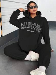 Flirla 大碼字母圖案袋鼠口袋落肩袖抽繩連帽衫和運動褲 - 黑色 - 查看 3