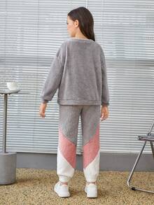 SHEIN 適合青少女穿著的寬鬆復古拼裝短毛絨圓領運動衫和運動長褲套裝 - 彩色 - 查看 2