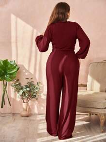SHEIN Essnce Conjunto De Dos Piezas De Talla Grande Para Mujer Con Camiseta Cruzada En El Dobladillo Y Pantalones Largos