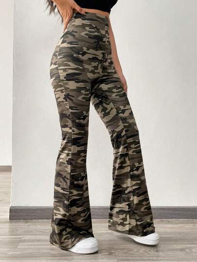 SHEIN EZwear Pantalones de mujer de punto con estampado de camuflaje