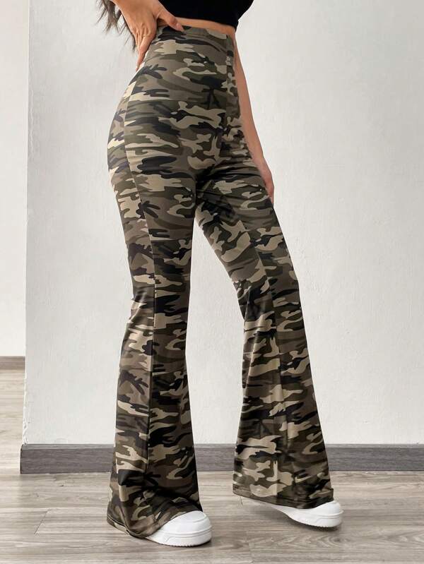 SHEIN EZwear Pantalones de mujer de punto con estampado de camuflaje