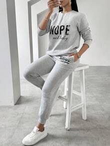 SHEIN Clasi 女式字母印花短開叉領毛衣和運動長褲套裝 - 淺灰色 - 查看 4