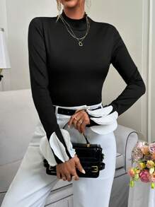 SHEIN Privé 黑白拼色3d花瓣設計修身半高領女t恤