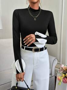 SHEIN Privé 黑白拼色3d花瓣設計修身半高領女t恤