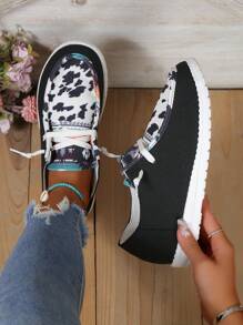 Women Graphic Lace-up Front Textured Black Canvas Shoes - Black and White - View 6