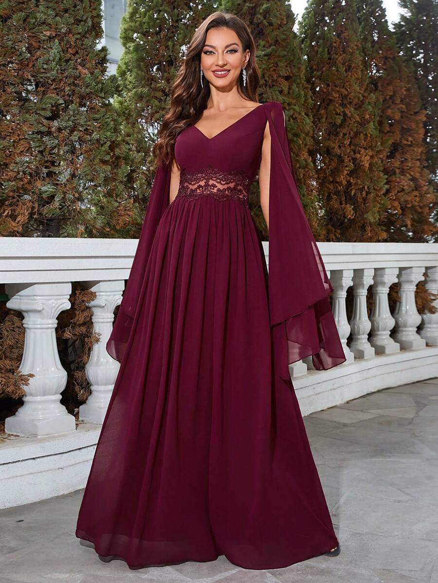 女式腰部细节刺绣礼服