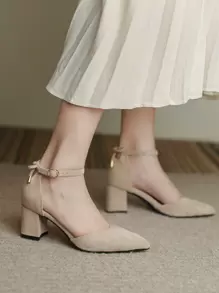 2025秋冬新款女士尖头麂皮镂空蝴蝶结粗跟高跟鞋，百搭日常/工作正装鞋，黑色，大码，优雅，适合派对装扮