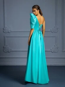 Abito lungo elegante da donna con scollo asimmetrico e ampia gonna a campana, con dettagli plissettati e avvolgenti, perfetto per occasioni formali - Verde - Visualizzare 2