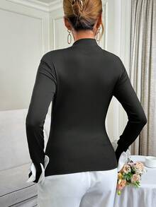 SHEIN Privé 黑白拼色3d花瓣設計修身半高領女t恤