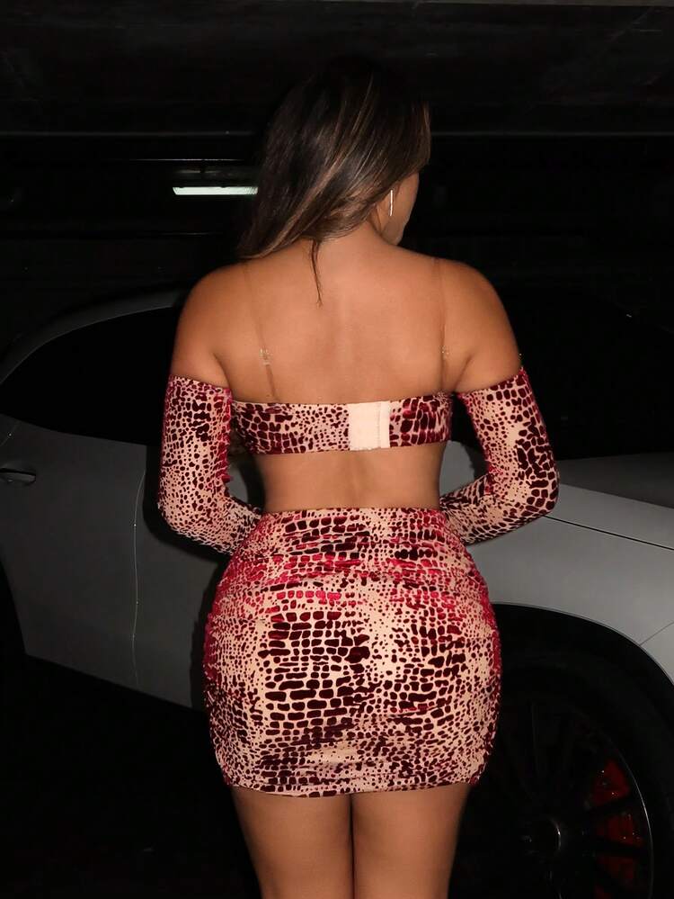 Sexy And Elegant Women'S Red Leopard Print Khaki Mesh Bottom Knitted High-Elastic Strapless Long-Sleeved Top And Tight High-Waisted Mini Skirt Set