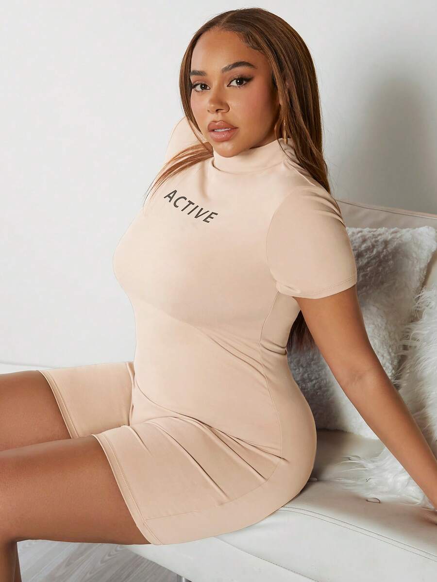 SHEIN SXY Mono De Talla Grande Para Mujeres Con Cuello Alto Y Estampado De Letras - Beis - Ver 1