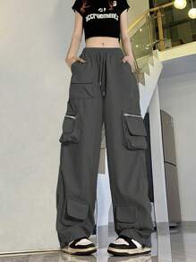 Pantalones cargo con bolsillo lateral con solapa de cintura con cordón - Gris Oscuro - Ver 4
