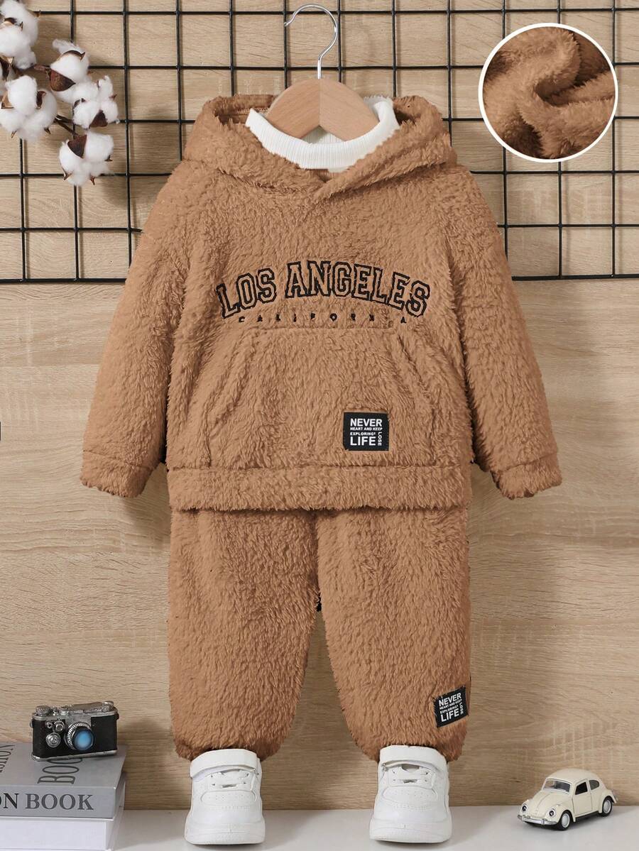 SHEIN 寶寶男孩字母刺繡絨毛衣裤套裝,2入組 - 卡其色 - 查看 1