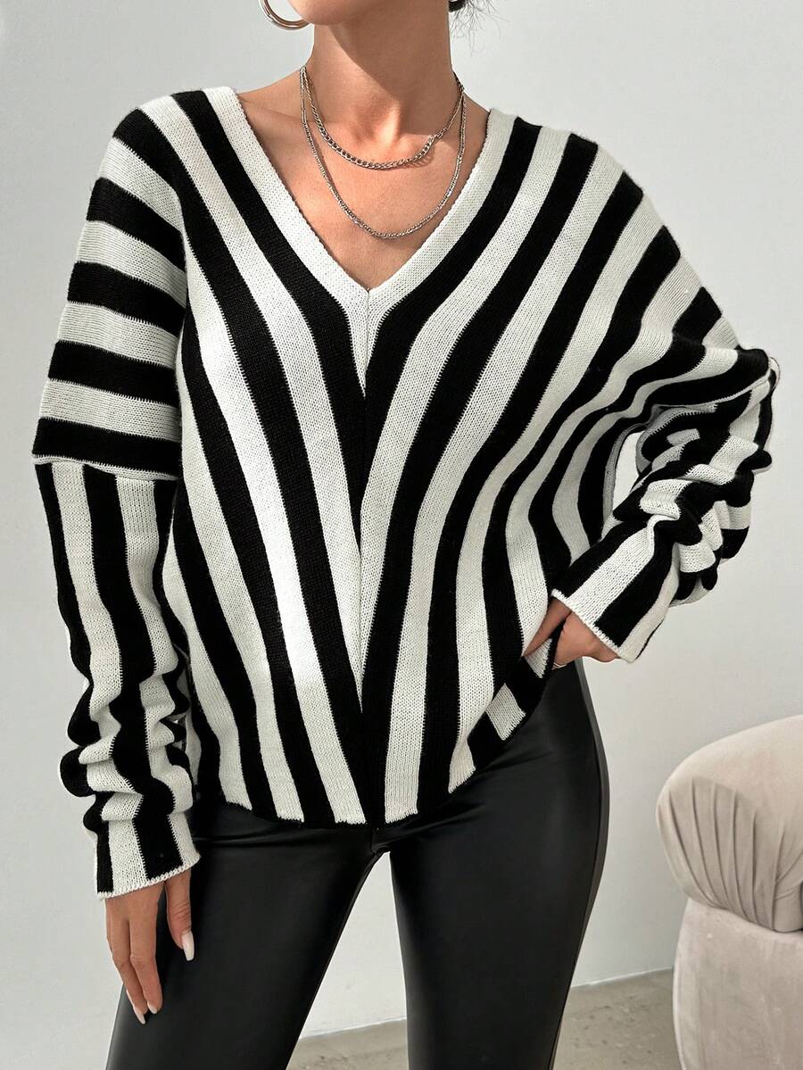 SHEIN 女士v領條紋毛衣 - 黑與白 - 查看 1