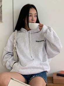 DAZY Sudadera con capucha con estampado de letras de calle para mujer, nueva sudadera holgada y versátil de forro polar para otoño e invierno - Gris - Ver 3