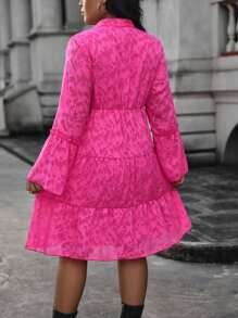 Calvaya 女款大尺碼鏤空領口提花荷葉邊下擺連身裙