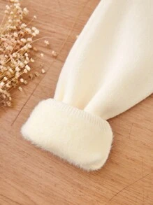 男童白色带衬里羊毛针织毛衣