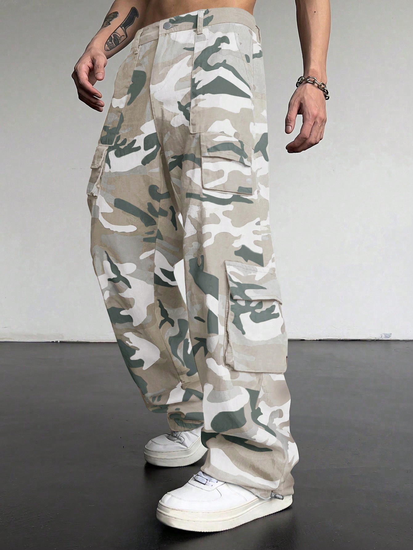 Manfinity EMRG Men's Camo Printed Cargo Pants With Side Flap Pocket