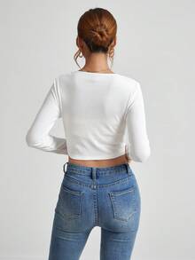 SHEIN Essnce 女性貼身短款v領上衣,適合情人節佩戴 - 白色 - 查看 2