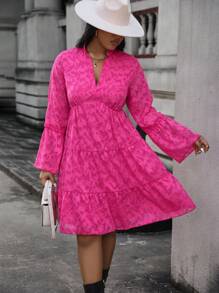 Calvaya 女款大尺碼鏤空領口提花荷葉邊下擺連身裙