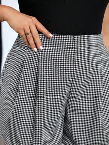 SHEIN Privé Plus Size Women's Houndstooth Shorts - Multicolor - View 4
