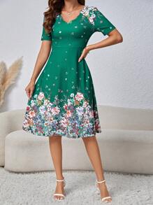 SHEIN Clasi Women's Floral Printed Dress With Shell Hem - Green - View 4