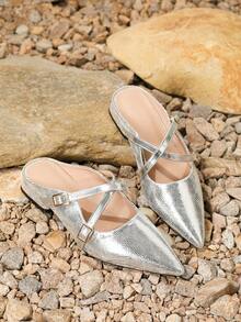 女款閃亮銀色平底穆勒鞋,附交叉帶和扣環細節,尖頭和露跟,適合戶外活動 - 銀色 - 查看 4