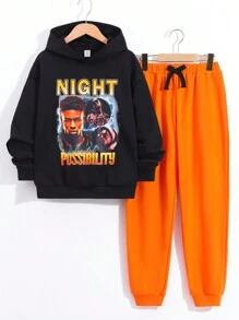 SHEIN Conjunto De Sudadera Con Capucha Impresa Y Pantalones De Punto De Color Sólido De Estilo Casual Callejero Para Niños - Multicolor - Ver 1