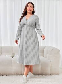 Mulvari 大尺碼純色優雅扭結長袖連身裙 - 淺灰色 - 查看 1