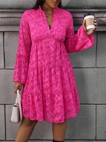 Calvaya 女款大尺碼鏤空領口提花荷葉邊下擺連身裙