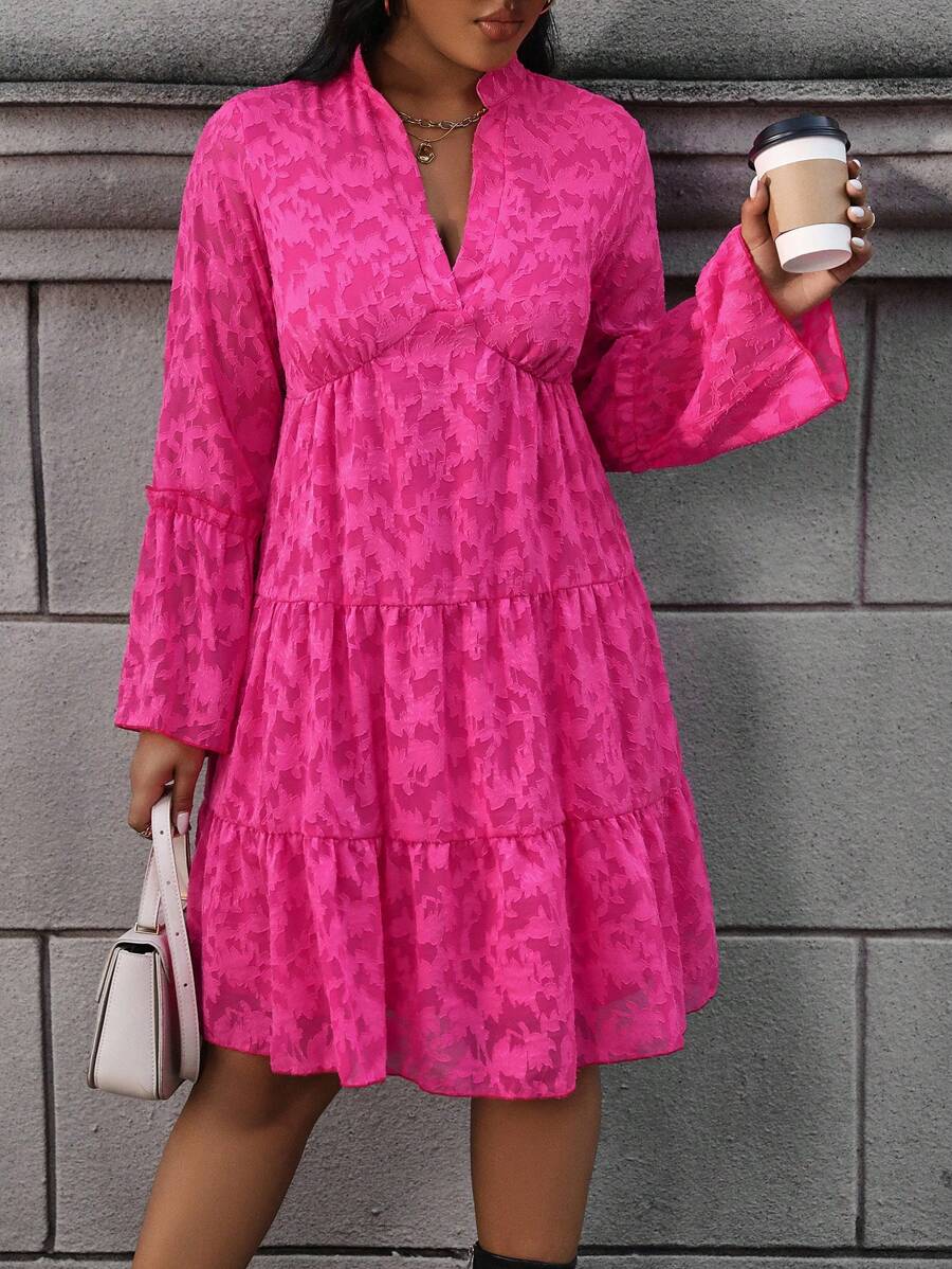 Calvaya 女款大尺碼鏤空領口提花荷葉邊下擺連身裙