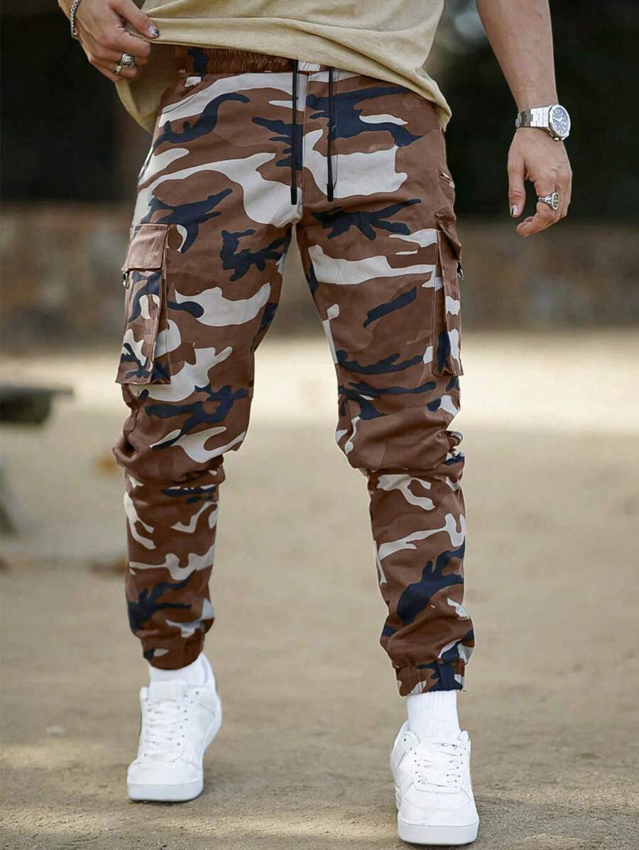 Manfinity EMRG Pantalones Cargo Con Puños Y Estampado De Camuflaje Para Hombre Con Bolsillos Con Solapa - Marrón - Ver 1