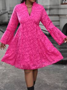 Calvaya 女款大尺碼鏤空領口提花荷葉邊下擺連身裙