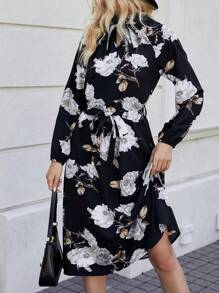 SHEIN LUNE 女士花卉印花蝴蝶結領口連身裙,腰部收緊設計 - 黑色 - 查看 1