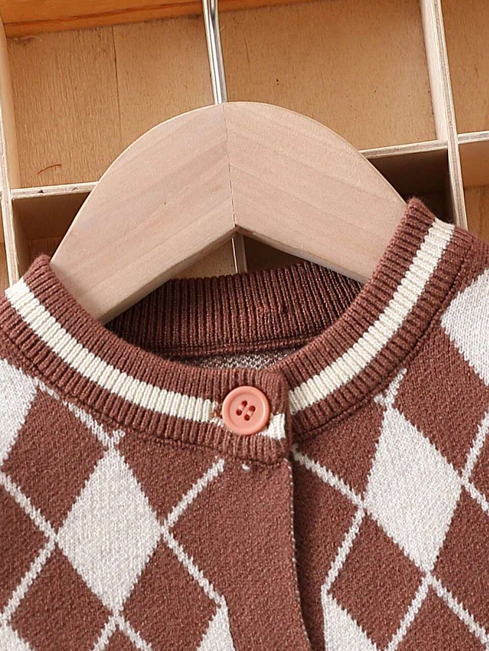 Baby Diamond Pattern Crew Neck Button-front Cardigan