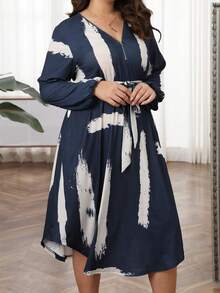 EMERY ROSE 大碼刷印v領水袖連衣裙