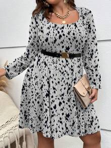 SHEIN Franclia 大碼印花圓領連衣裙（無腰帶） - 灰色 - 查看 5