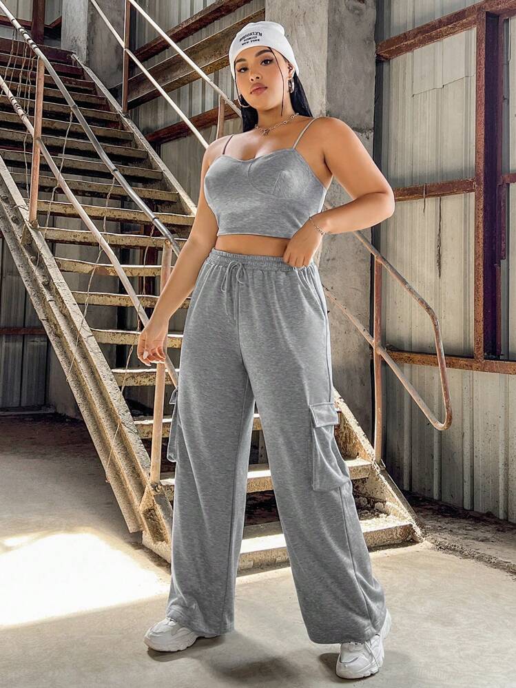 SHEIN EZwear Conjunto De Ropa Deportiva De Sudadera Con Capucha Ultra Corta, Tirantes Y Pantalones Deportivos De 3 Piezas Para Mujer De Talla Grande - Gris - Añade 5