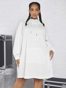 SHEIN CURVE+ 大码袋鼠口袋落肩抽绳卫衣连衣裙 - 白色 - 查看 1