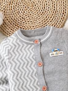 寶寶男童字母拼接v領針織衫,帶鋸齒圖案 - 灰色 - 查看 3